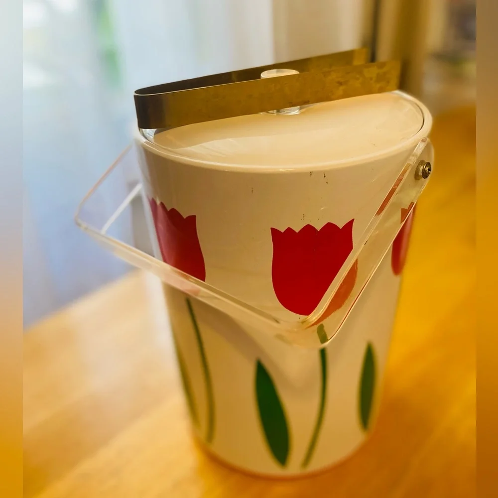Vintage adorable ice bucket